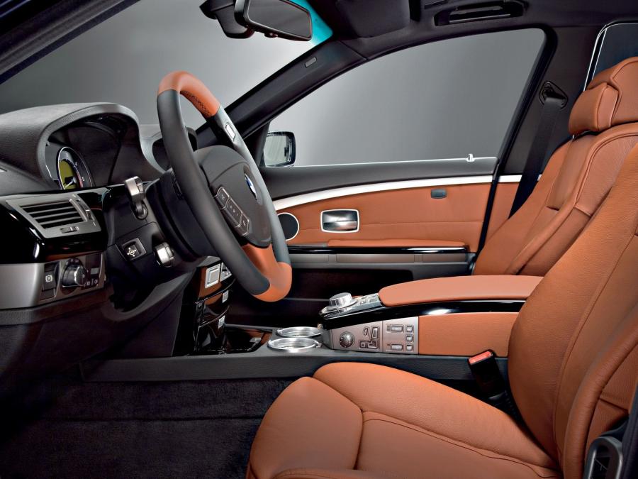 Интерьер BMW 730d Special Edition Exclusive 2006 года  (фото 7 из 9)